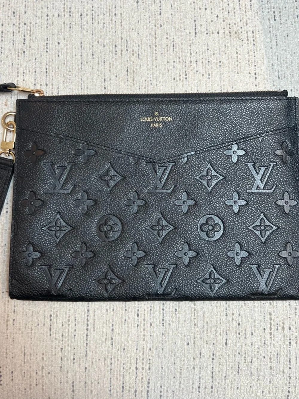 Louis Vuitton Melanie Pochette - Picture 8 of 16
